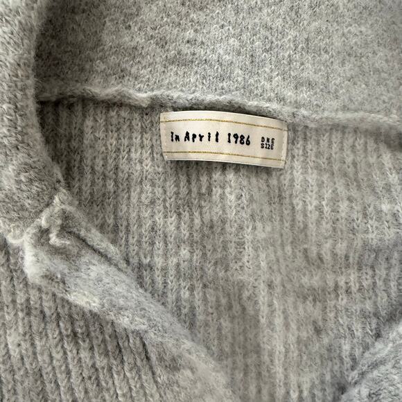 In April 1986 Women's Grey Knit Collared Pullover V Neck Sweater One Pocket - Picture 5 of 6